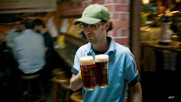 La cerveza es la bebida alcohólica más consumida por los latinoamericanos.