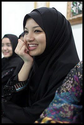 10 artis cantik bertudung