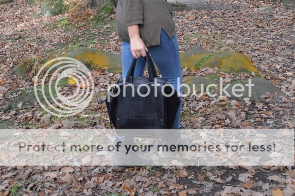 Autumn Sunday Walk Fashion Blogger