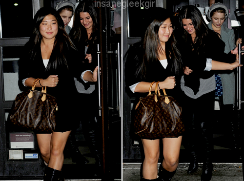 I choose to believe that Lea was holding Dianna's hand in the first pic but 