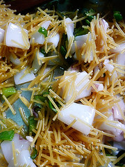 sofreir calamar y el fideo