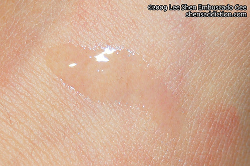 Lancome Juicy Wear Top Coat Seal and Shine (swatch) by you.