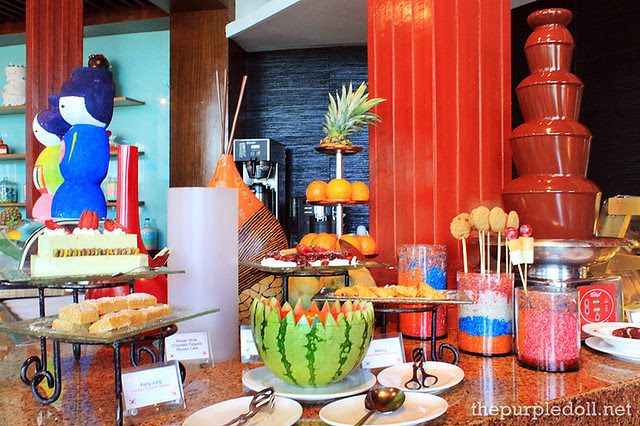 Cakes and Fondue Station