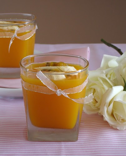 A big hug, flavored with passion fruit - Passion fruit jellies with banana and honey yogurt