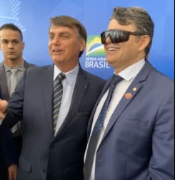 Pré-candidatos "bajulam" Bolsonaro