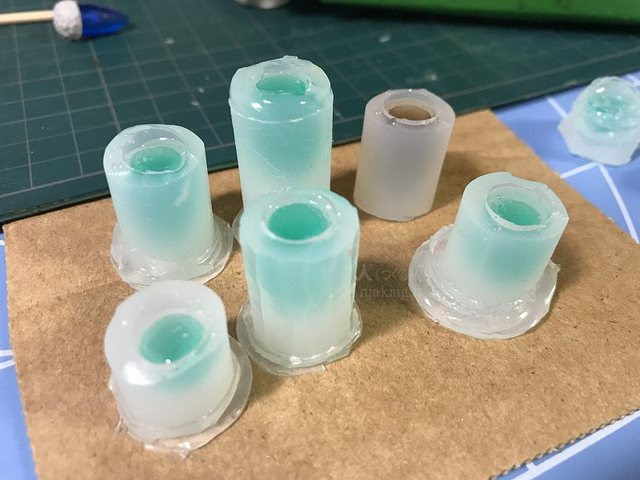光るledどんぐりで クリスマスリースを作ってみた Uvレジン 作る人 つくるんちゅ 日記