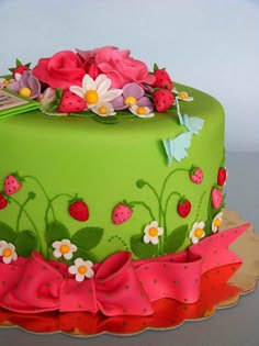 www.facebook.com/cakecoachonline - sharing....strawberries cake, that's just so nice