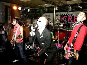http://i35.photobucket.com/albums/d189/freddysweet/hatepinks.jpg