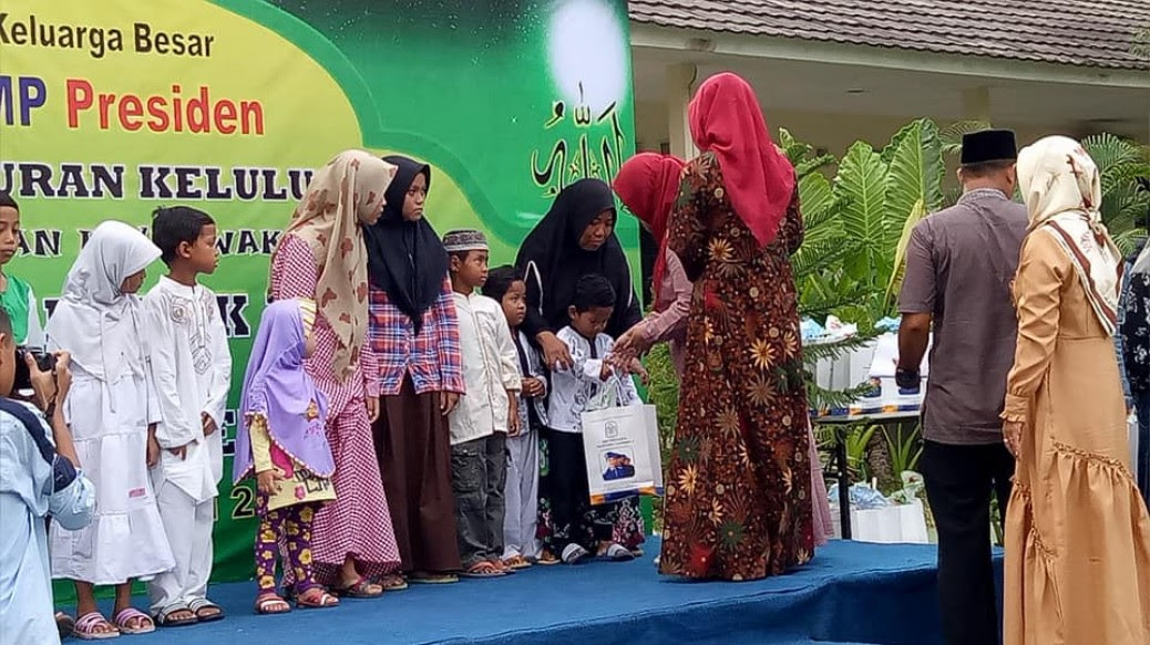 Beri santunan ke anak yatim. Buka Puasa Bersama, Tasyakuran Kelulusan, Santunan Anak ...