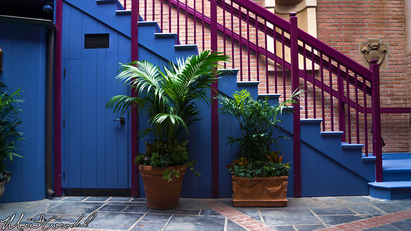 Disneyland Resort, Disneyland, New Orleans Square, Royal, Courtyard, Plants