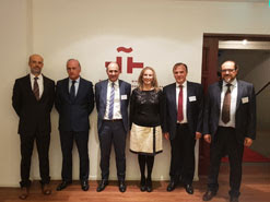 En la fotografía aparecen Esteban Morras, ayerdi, Izaskum Goñi, Pedro Jesus Eusebio cuesta (dtor Cervantes Hamburgo) y Manuel Rodriguez (Enercluster).