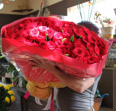 重さ何キロでしょうか 花束の重さは 愛の重さ いわき市 小名浜 花国湘南台店 お花の日記