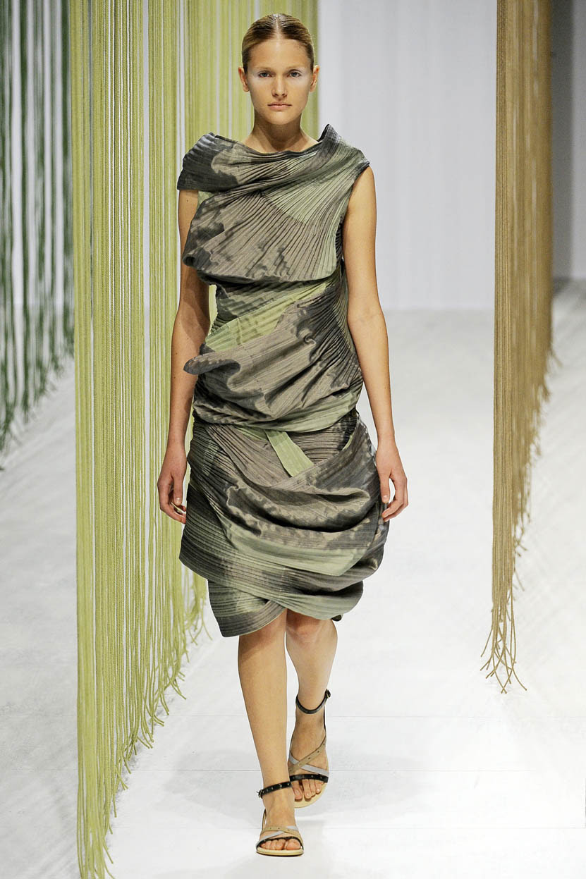 issey_miyake_spring_2009_0761
