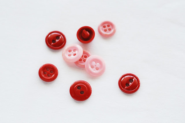 25 Crafts of Christmas // Buttons