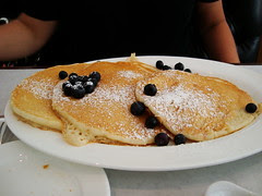 Lemon Ricotta Pancakes w Blueberries