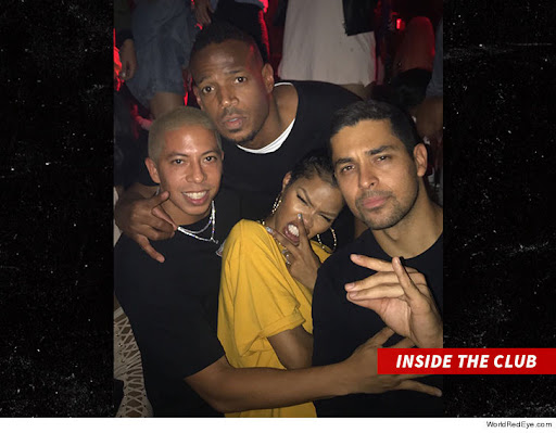 Marlon Wayans & Busta Rhymes Bust Out Freestyle Rap Battle!!!