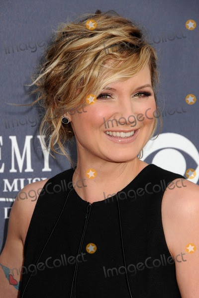 jennifer nettles tattoo. Jennifer Nettles of Sugarland