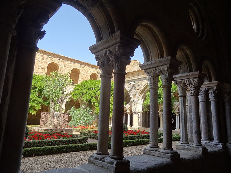 File:Narbonne Abbaye Sainte-Marie de Fontfroide 12.JPG