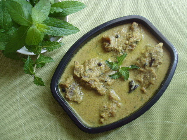 Mint Infused Mutton Curry with Khada Masala.