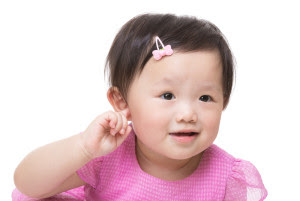 赤ちゃんの耳掃除はこうやってやる 現役ママのおすすめ方法 ベビとも