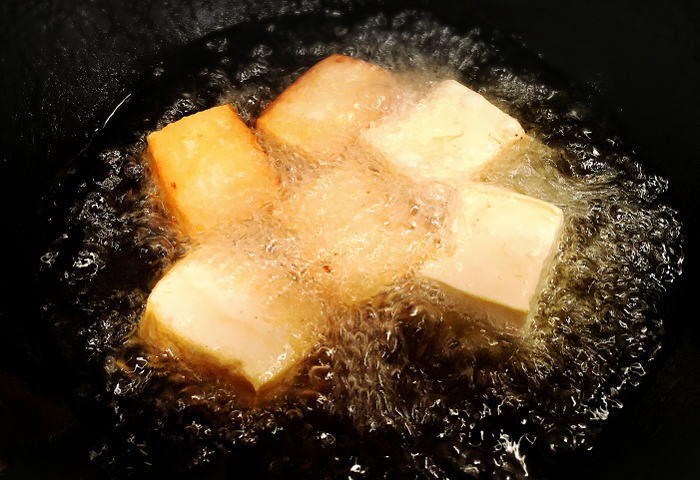 揚げたての厚揚げで呑む われは稲モノ味なモノ