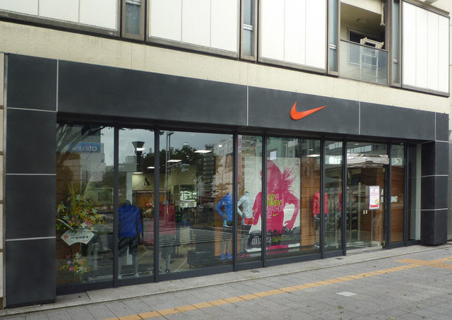 Nike Shop Sportquest 11 09 施工事例 店舗設計 デザインのデーコムデザインオフィス 名古屋