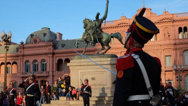 La cuatodia de Macri, sus familiares directos y la Casa de Gobierno pasa a depender de la Casa Militar
