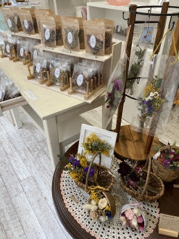 お花とハーブのある暮らし お店紹介 奈良もちいどのセンター街 奈良町へとつながる歴史ある商店街