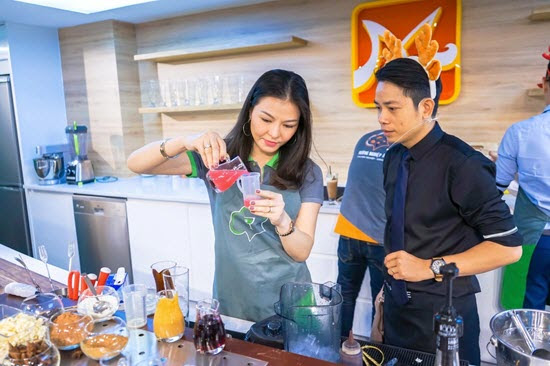 học viên pha chế thức uống