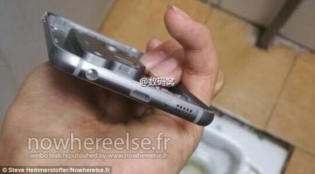 These images, which appear to have been taken in a toilet, show a rounded edge and antenna bars almost identical to Apple's iPhone 6 in the 'standard' version of the handset