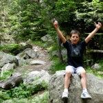 Fotos de Pirineo de Lleida, Teo levanta los brazos en Aiguestortes