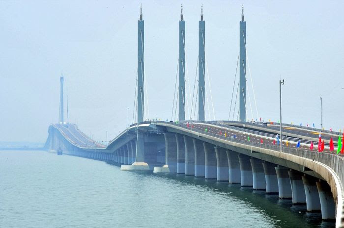World's Longest Sea Bridge (14 pics + video)