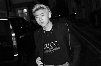 Video: Aksi kocak Zico, Saat berperan sebagai karakter Ji Eun Tak di serial 'Goblin' http://ift.tt/20kt43r - Berita Terkini Zico Terbaru Hari Ini -Karakter 4D Zico terbukti sangat menghibur para penggemarnya di acara jumpa fans Block B yang digelar di Seoul baru-baru ini (11/2). Di atas panggung, Zico mendadak mengubah penampilannya menjadi karakter Ji Eun Tak (diperankan Kim Go Eun) di serial "Goblin". 