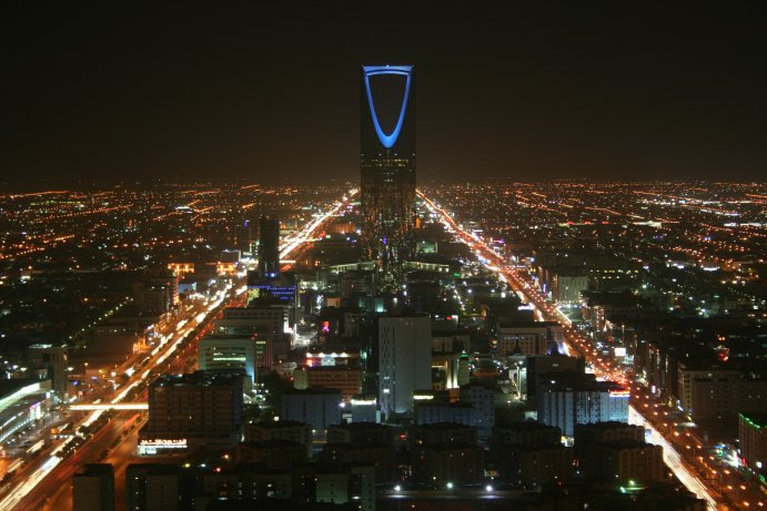 http://upload.wikimedia.org/wikipedia/commons/8/88/Kingdom_Tower_at_night.JPG