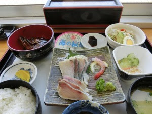 骨まで食べられるカンパチあら煮 垂水 軽rv紀行 軽キャンで車中泊とキャンプ旅