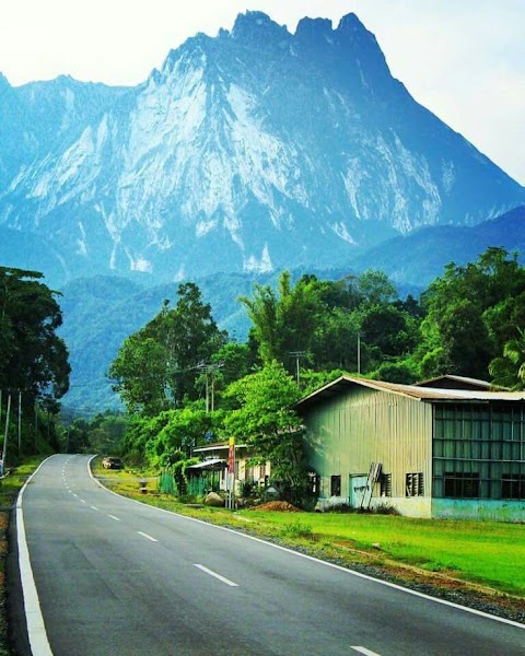 gunung kinabalu dari kota belud