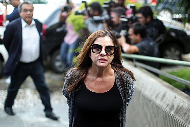 CURITIBA,PR, BRASIL, 23.02.2016 - CHEGADA DE JOAO SANTANA NO PR: Monica Moura, esposa de Joao Santana preso na 23 fase da Operacao Lava-Jato denominada de Acaraje chega no IML em Curitiba-PR para realizar exame do corpo de delito. Foto: Heuler Andrey/FolhaPress PODER ***Exclusivo*** - Mônica Moura