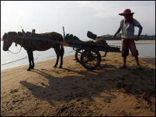 Trên sông Mekong