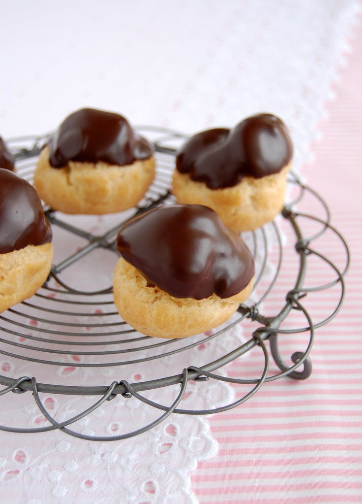 Dulce de leche profiteroles / Profiteroles de doce de leite