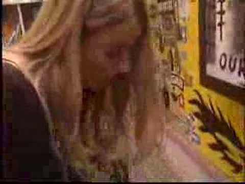 paris metro plan. Filmed in Paris, is a part of an internacional Metro Newspaper project.