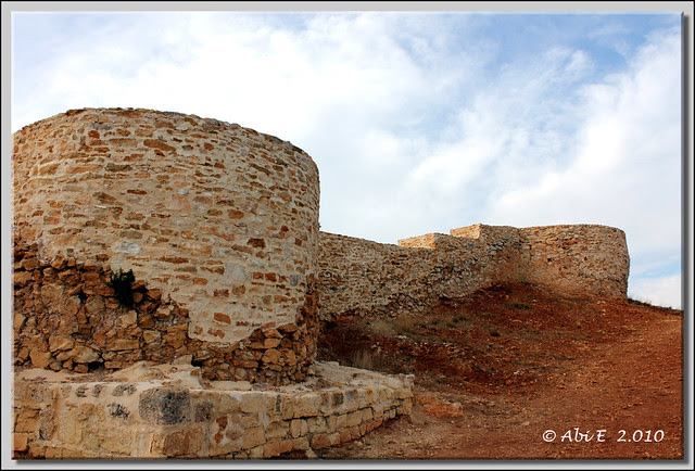 Muralla restaurada de Tedeja