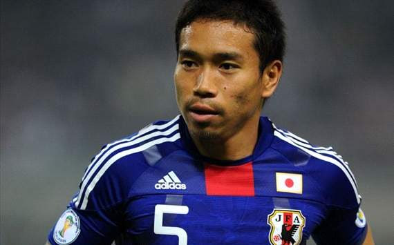 サッカー日本代表の長友佑都選手が練習前にヨガをやっている Engawayoga 縁側瑜伽