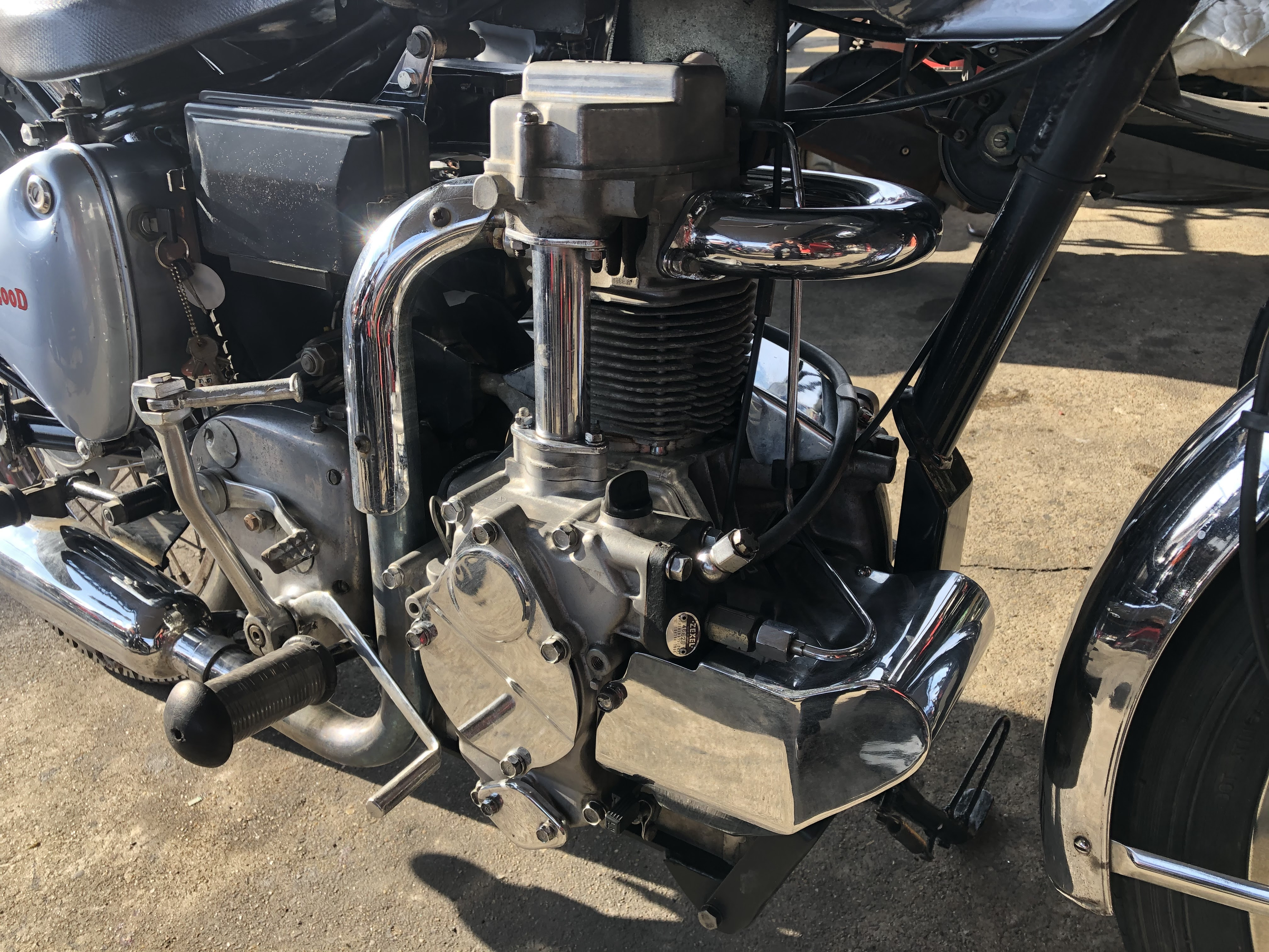 ディーゼルバイク 変なの入荷しました エンフィールド ロビン 愛知県岡崎市でバイクのカスタム ワンオフならmacs Garage