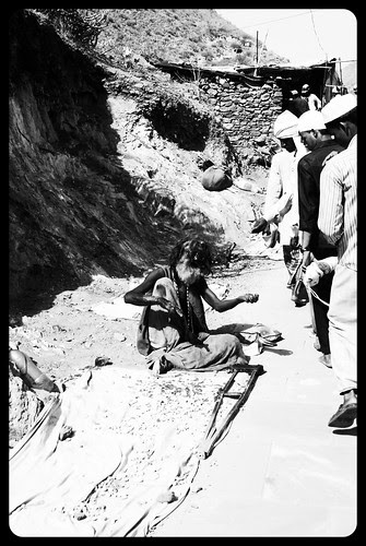 Tum Ek Paisa Doge Wo Dus Lakh Dega .. Bhikari Ki Suno Wo Tumhari Sunega by firoze shakir photographerno1