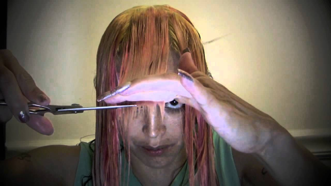 How To Cut Your Own Hair at Home into a "V" Shape - YouTube
