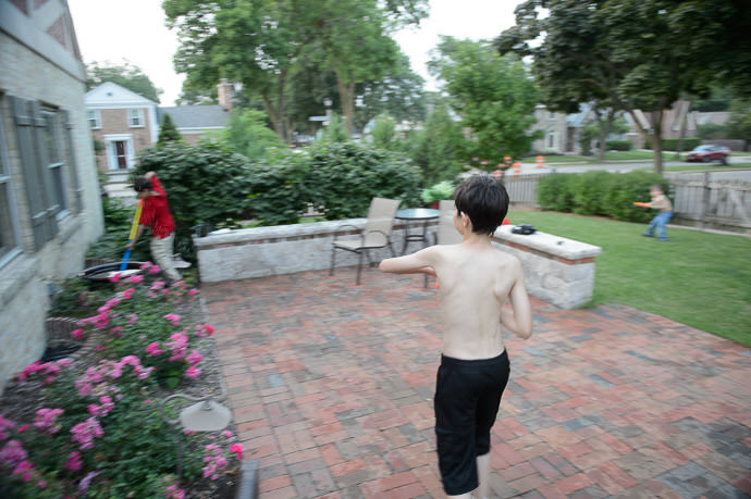 &#8220; Action Shot &#8221; nothing in focus -- Whitefish Bay, Wisconsin, United States -- Copyright 2014 Jeffrey Friedl, http://regex.info/blog/