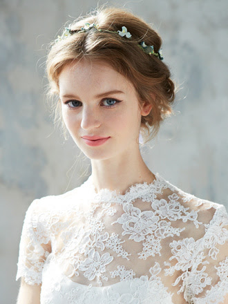 花嫁必見 ヘアスタイル別のおすすめ花冠画像と手作り方法