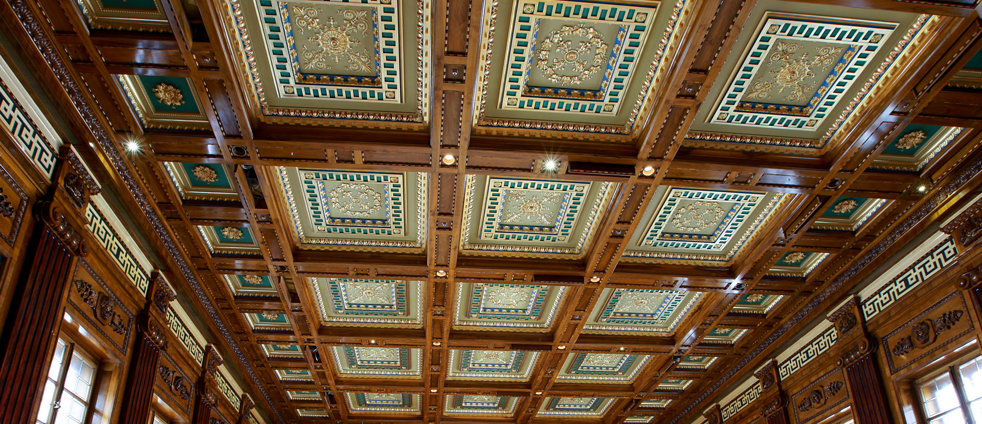 Plafonds caissons en bois sculpt plafond caissons Plafonds caissons en bois sculpt plafond caissons