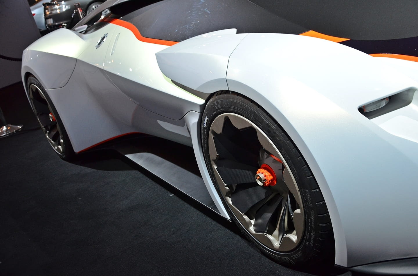 aston-martin-dp100-220415-004