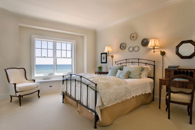 How To Decorate A Small Bedroom With Queen Bed : How to Decorate a Small Bedroom / They often end up as unloved spaces with little personality because we're worried that too much stuff will how can you make the most of every square inch and ensure that a small bedroom is both stylish and functional?